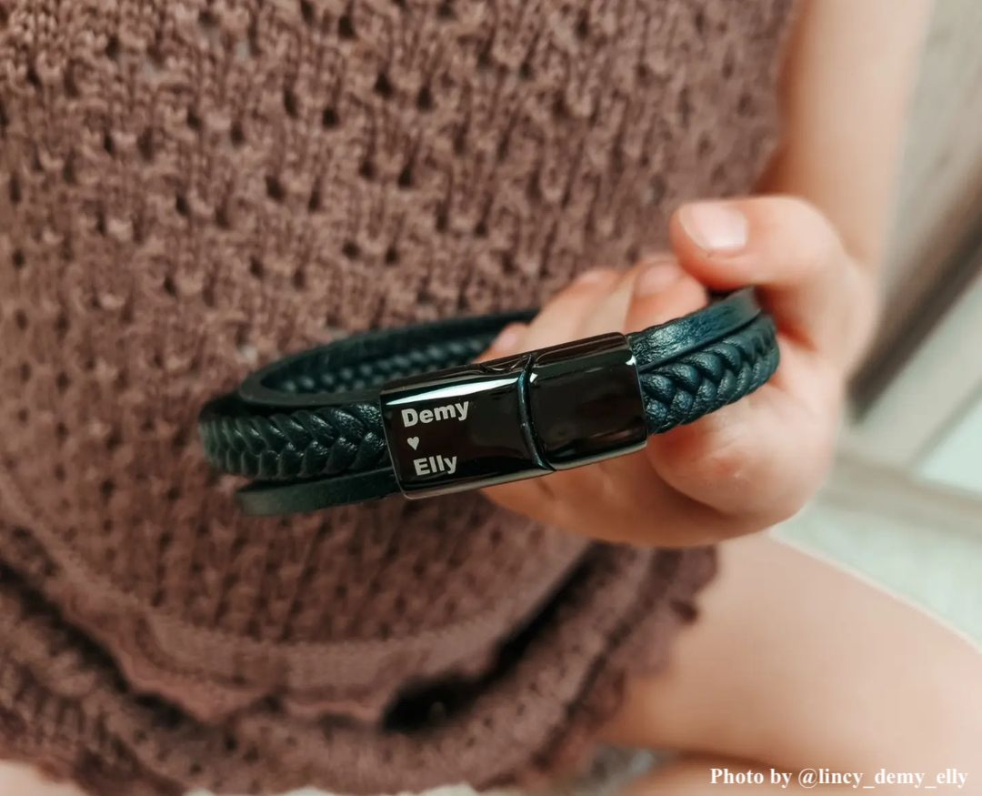 Leren heren armband met namen zwart