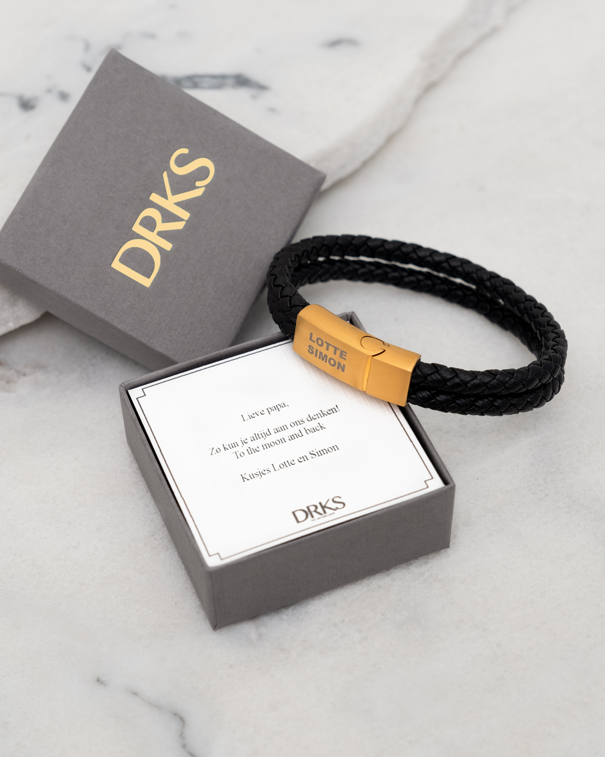 Leren mannen armband met gouden sluiting en gravering