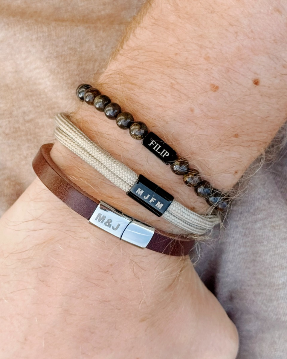 Heren kralen armband met naam bruin