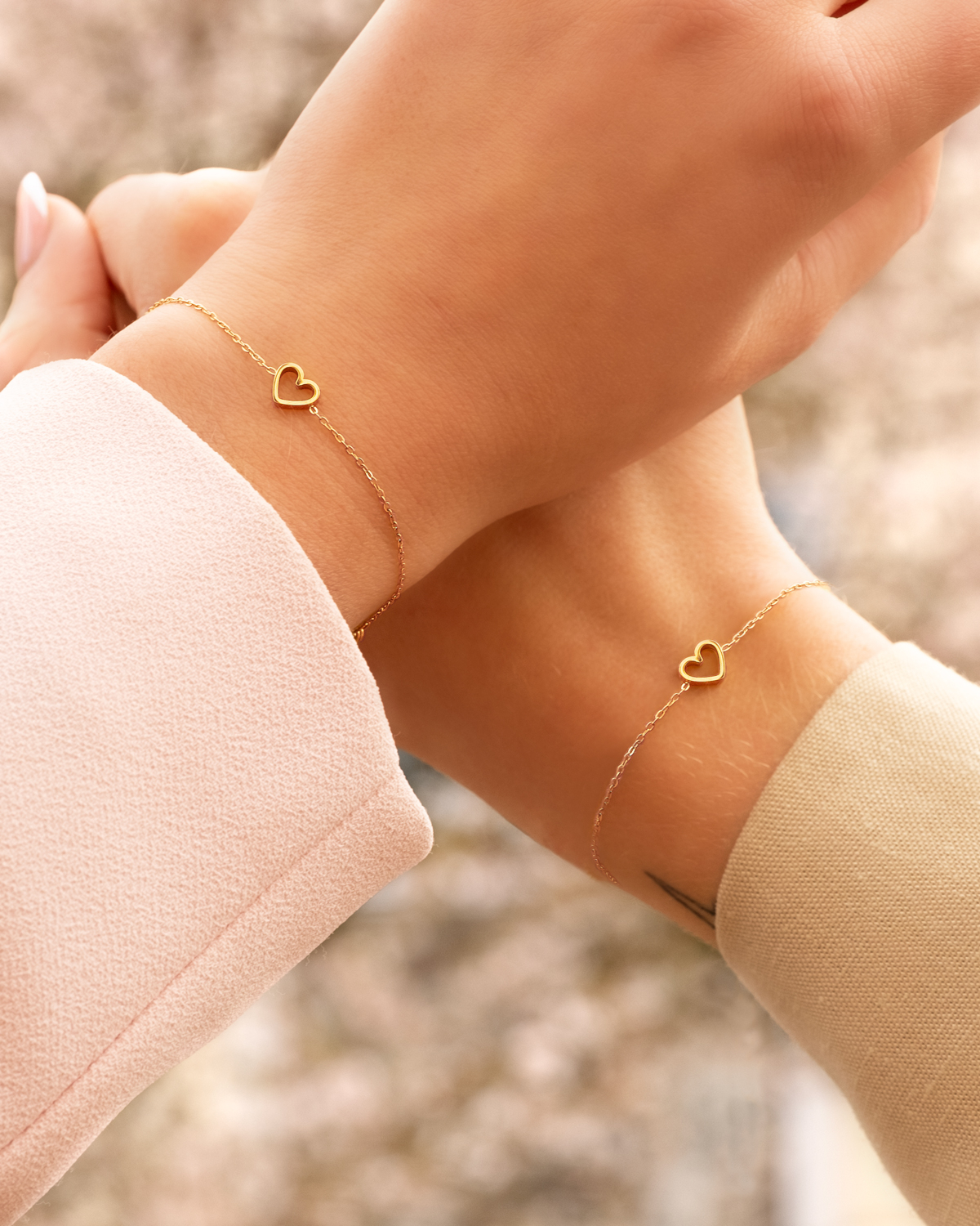 Gouden armbanden met hartjes