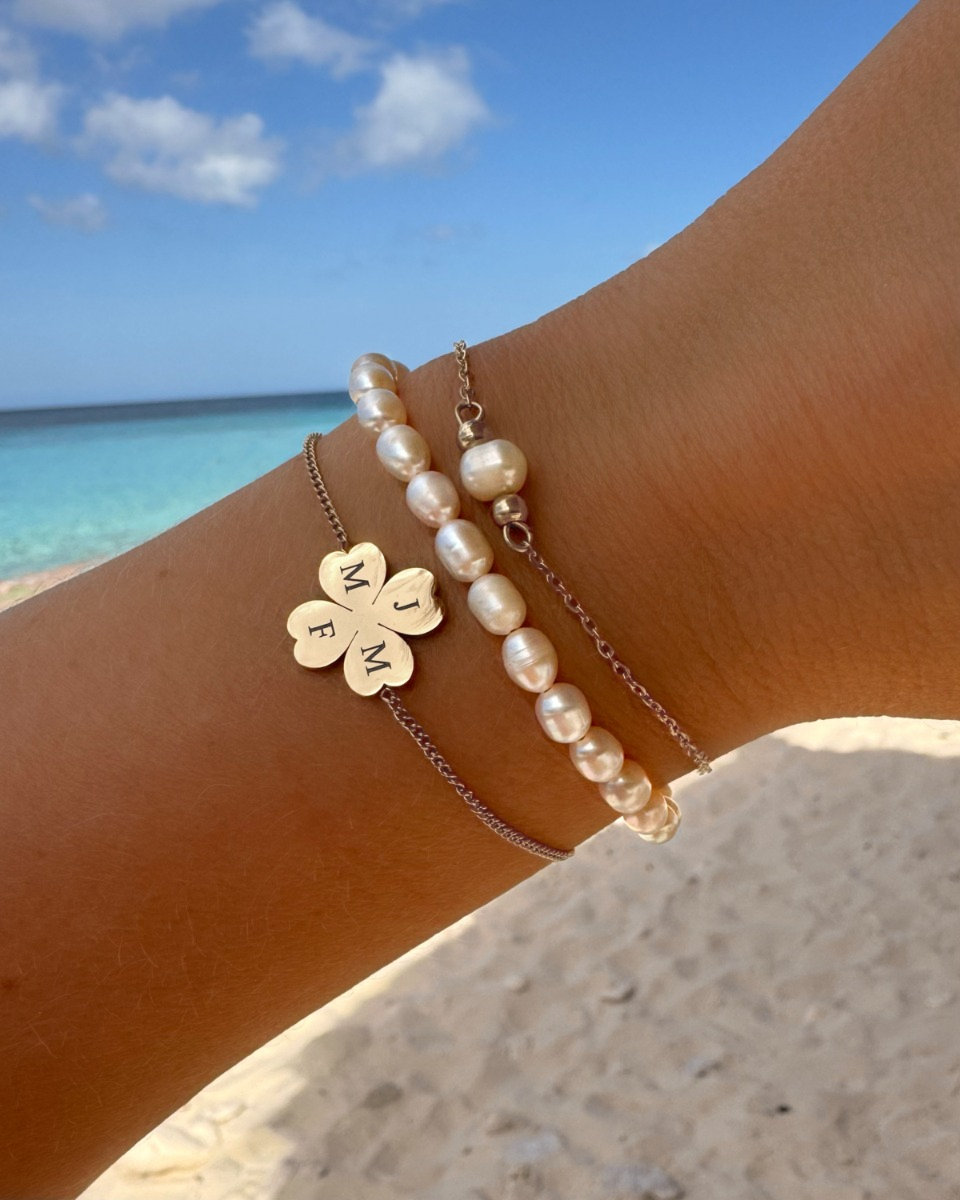 Zilveren armparty met parels