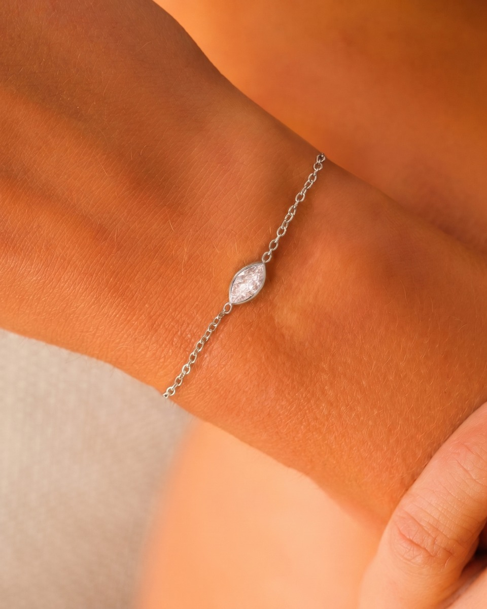 Zilveren armband met steentje