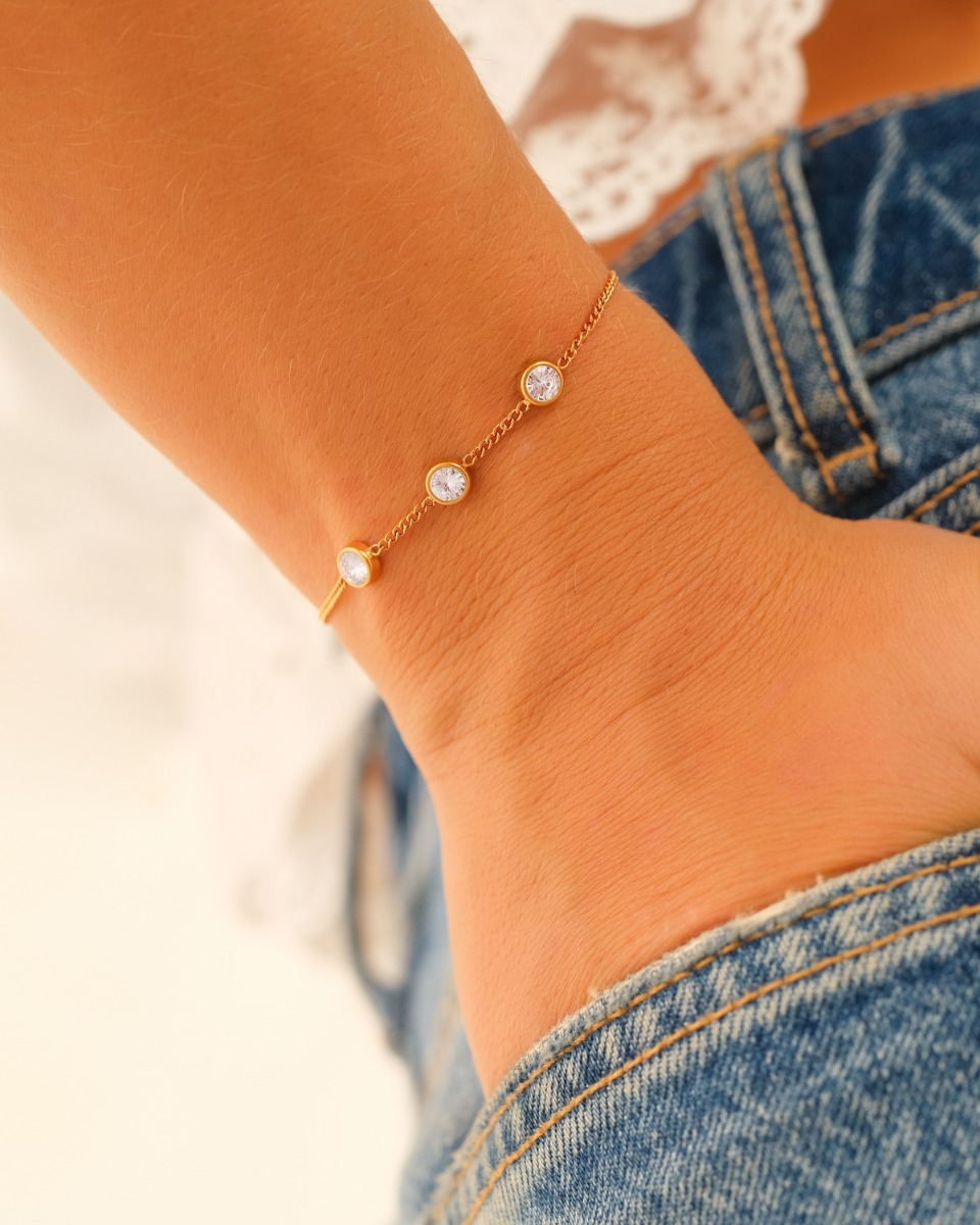 Gouden armband met 3 steentjes