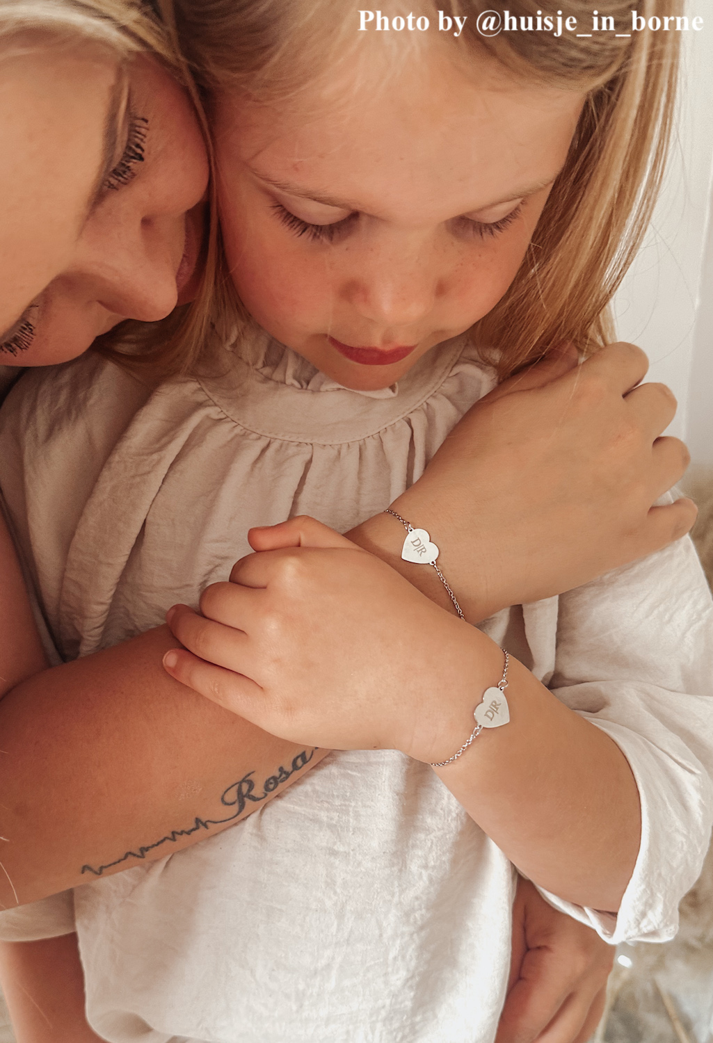 DRKS influencer met moeder en dochter armband
