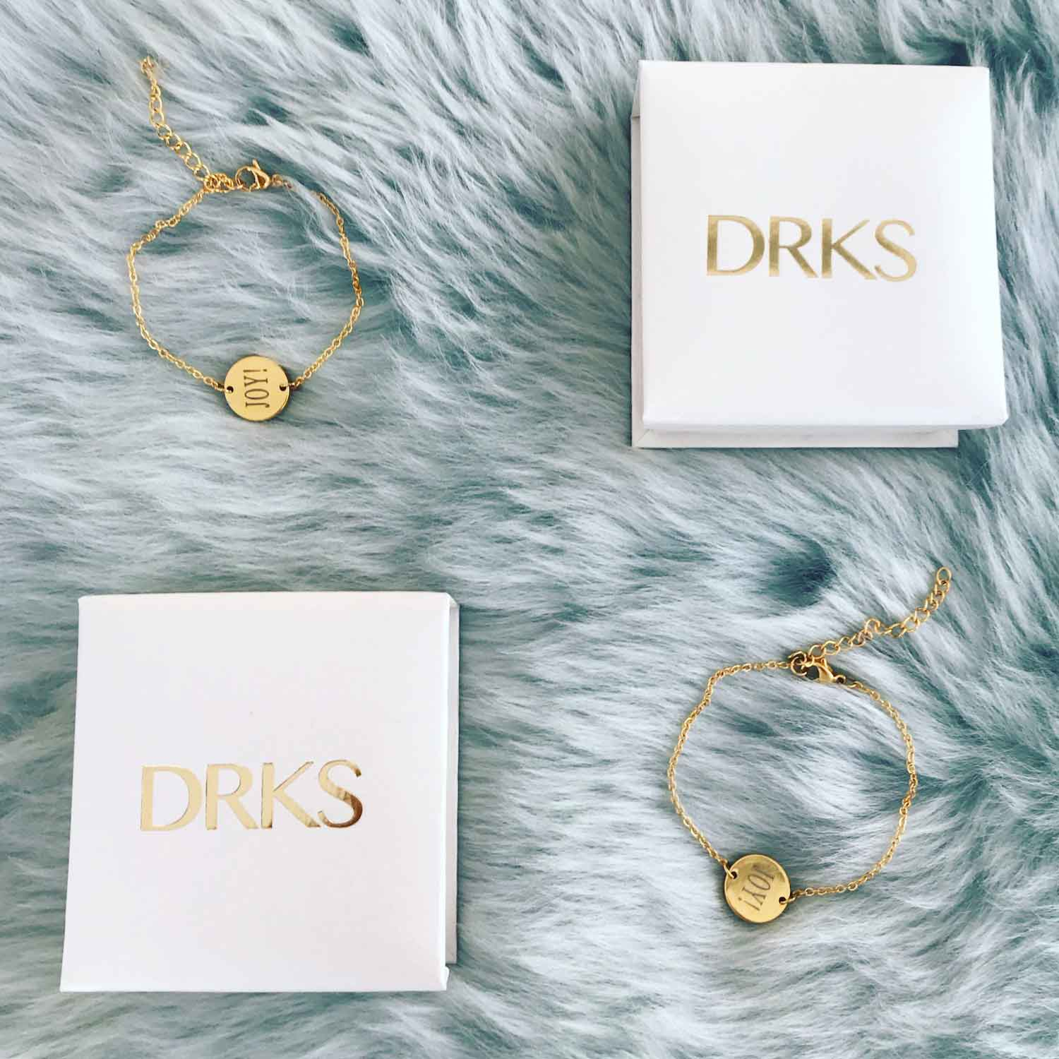 Gegraveerde armband is een perfecte toevoeging aan een bruiloft