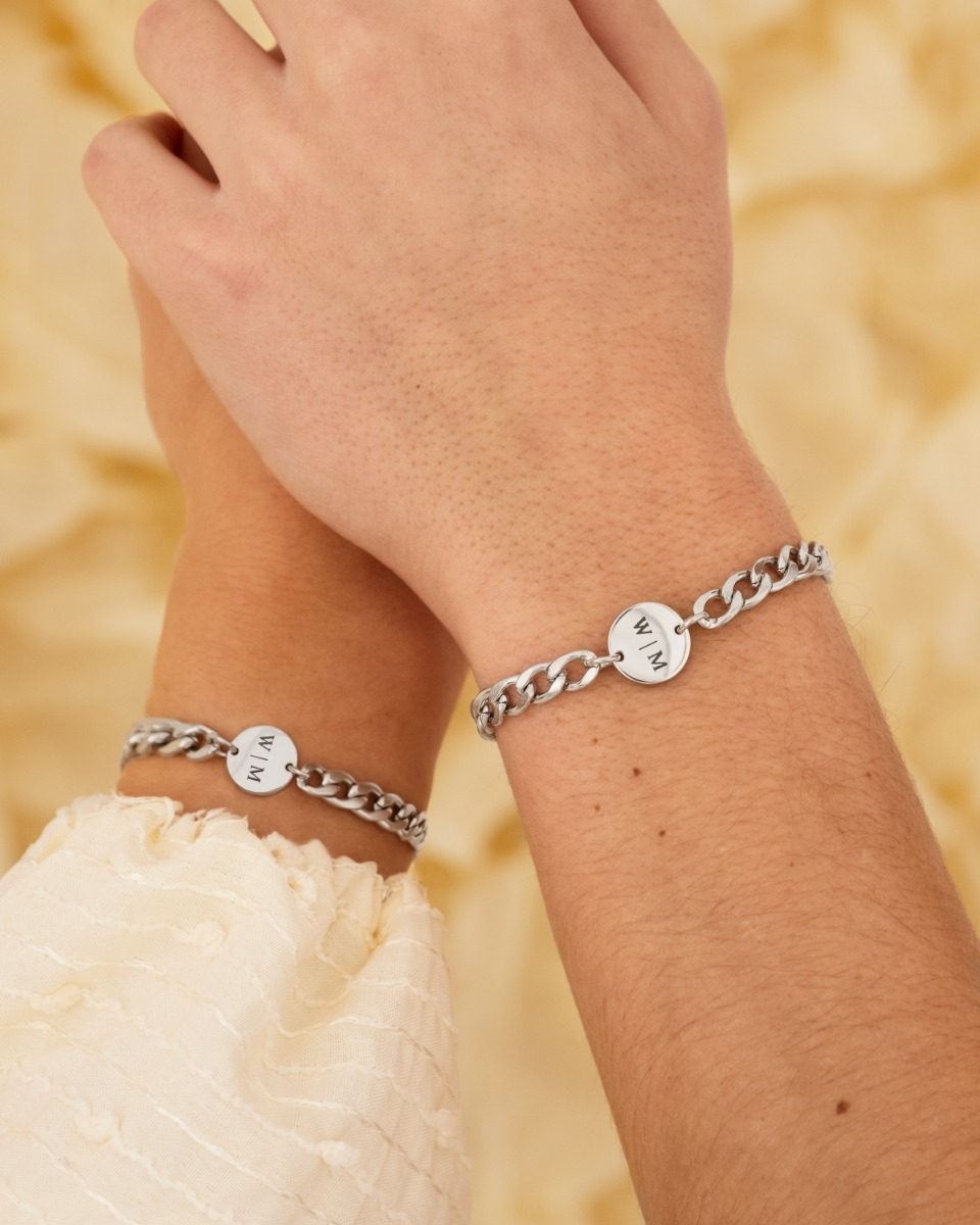 zilveren koppel armbanden met initialen