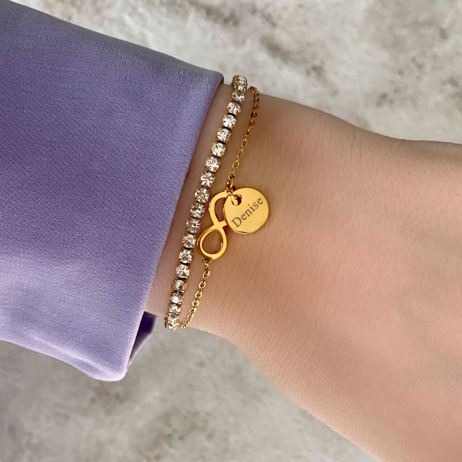 Infinity armband met gravering om pols
