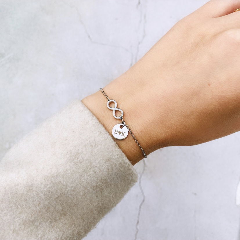 Gepersonaliseerd infinity armbandje met muntje