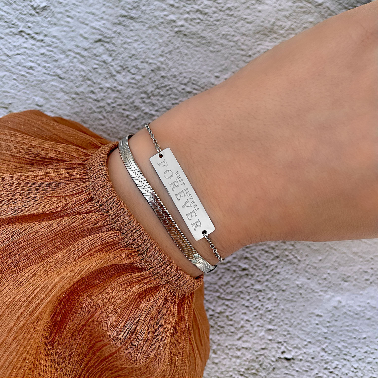 Zilveren look van sieraden voor een complete look
