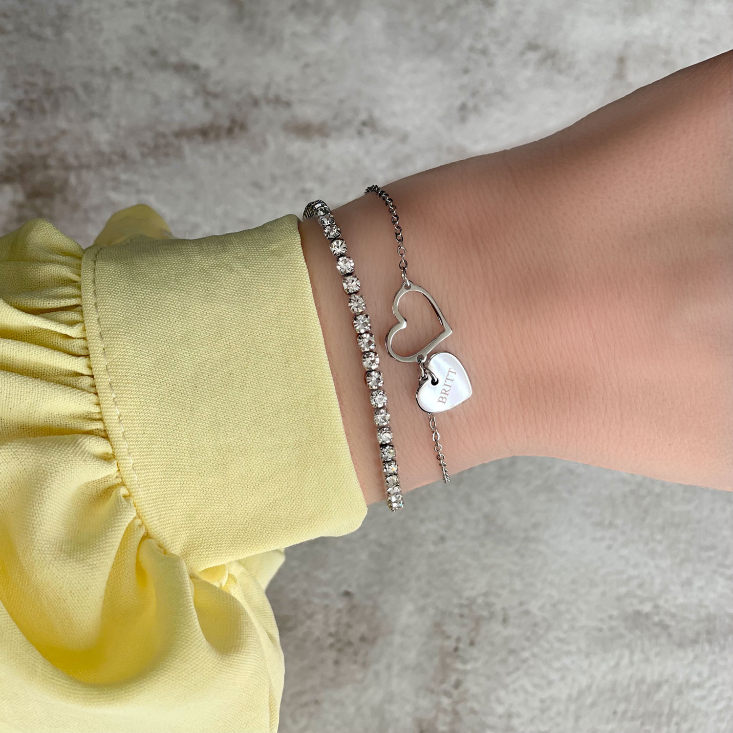 Mix van zilveren armbanden om pols