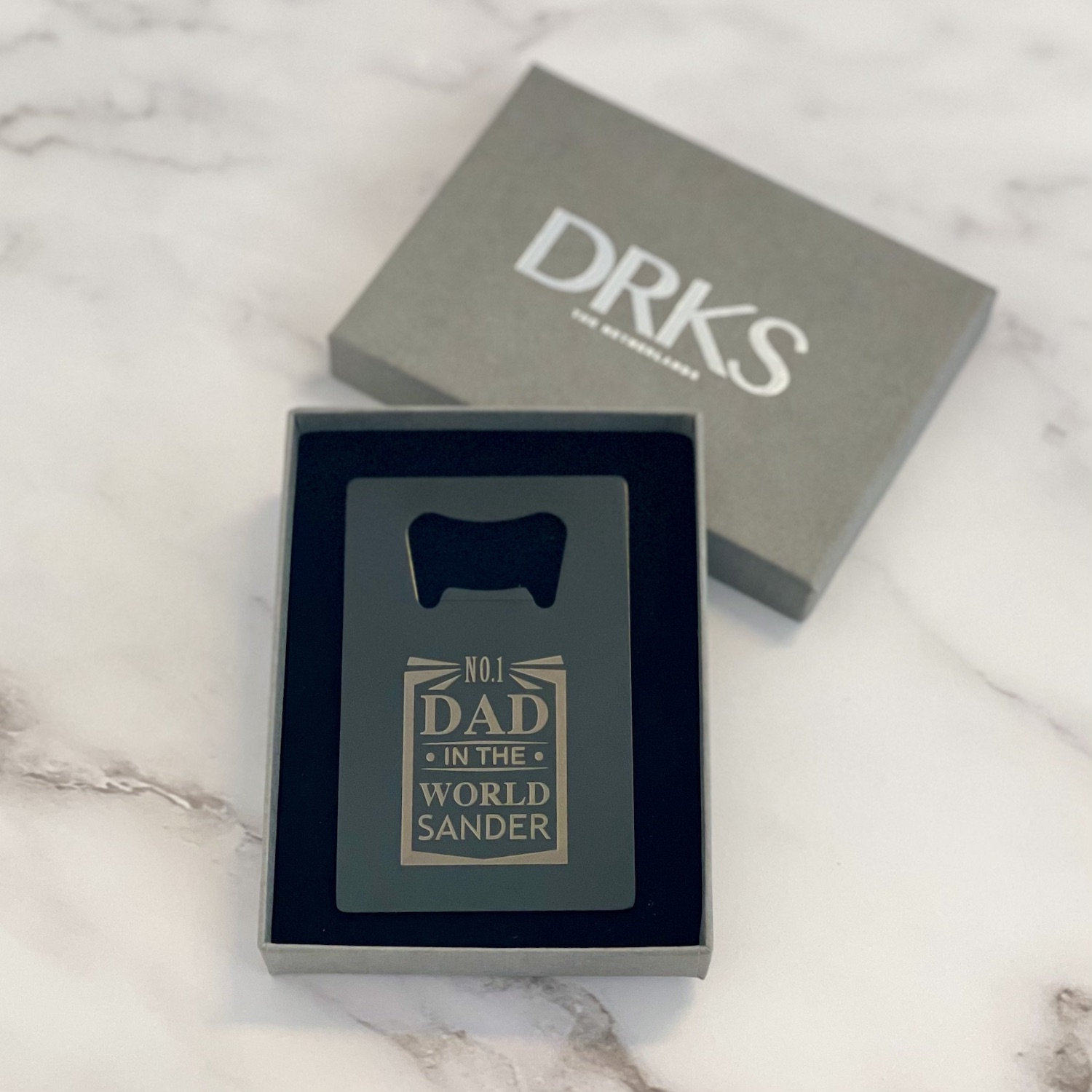 Flesopener met naam zwart - number 1 Dad