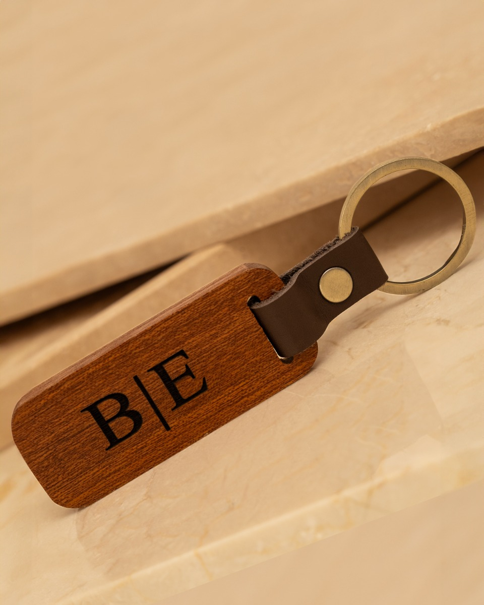 Sleutelhanger van hout met gravering