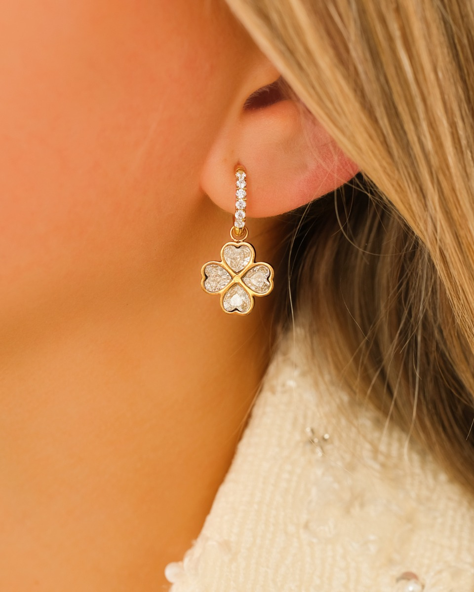 Gouden clover oorringetjes met steentjes