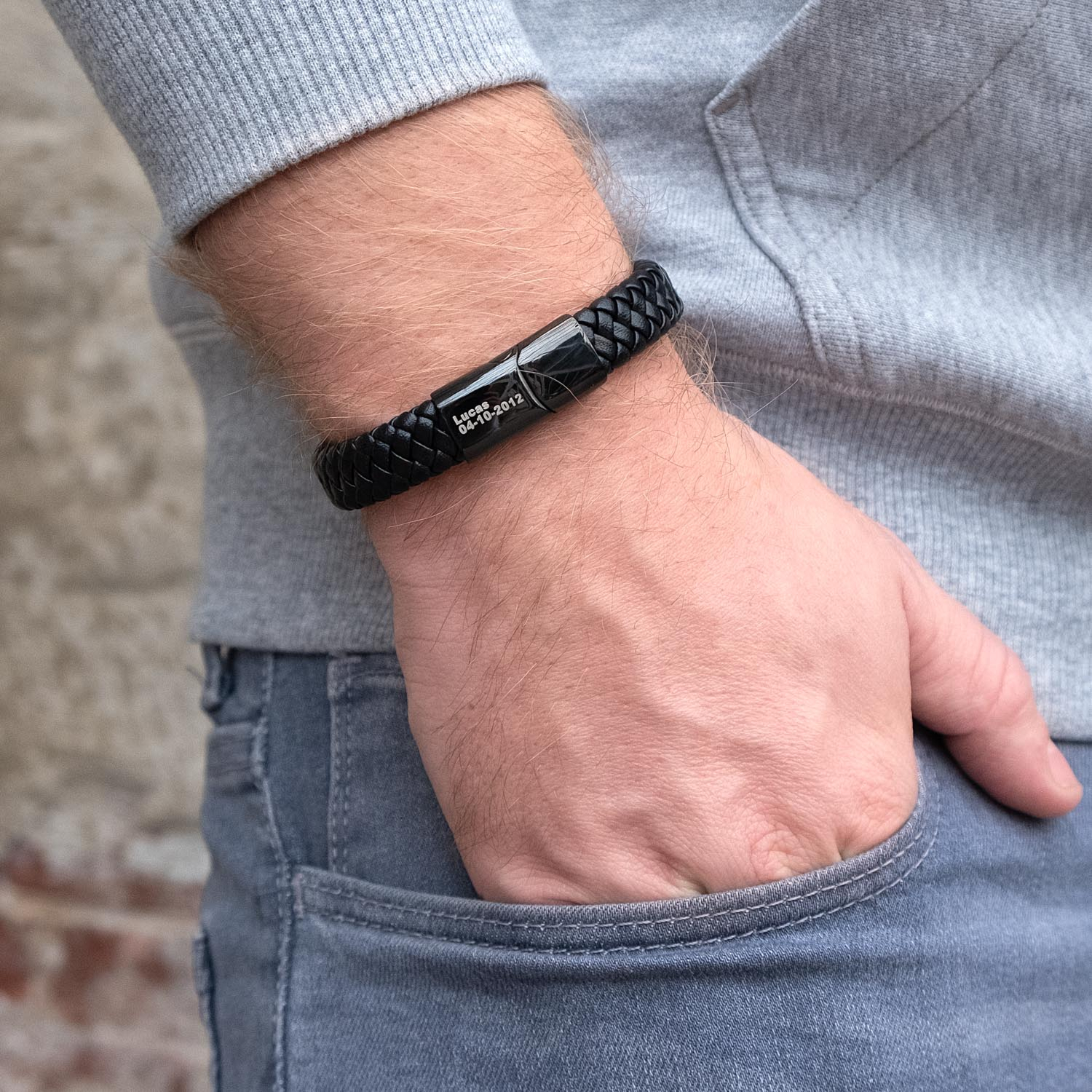 Stoere leren armband voor de mannen voor om de pols