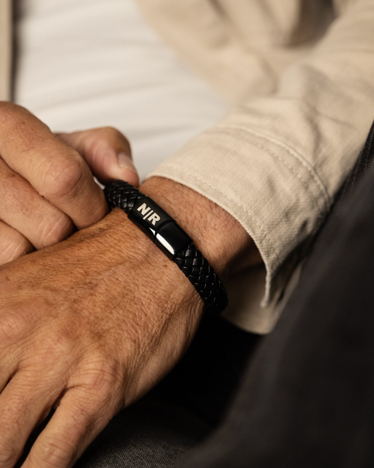 Zwarte heren armband om pols
