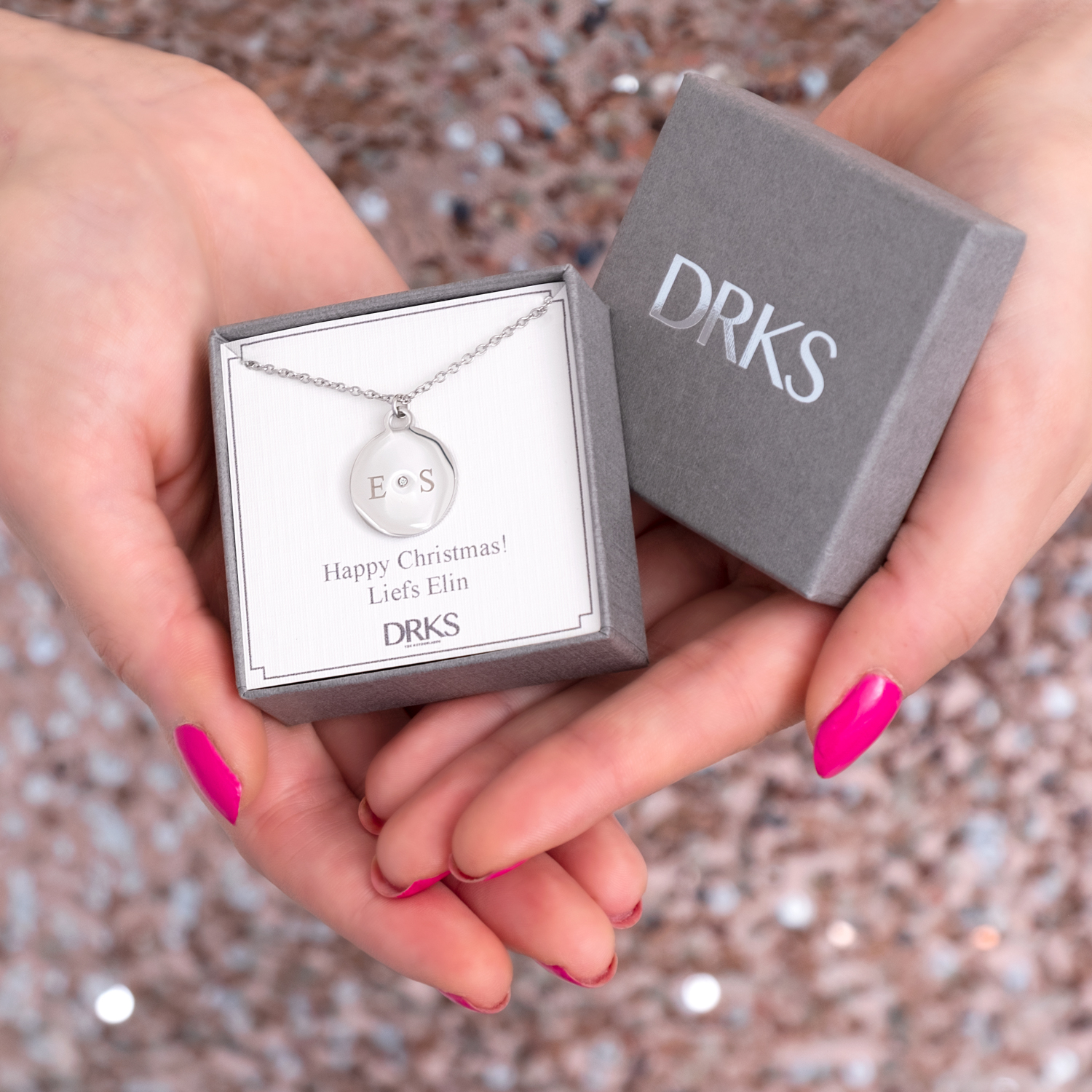 graveerbare ketting met steentje in doosje