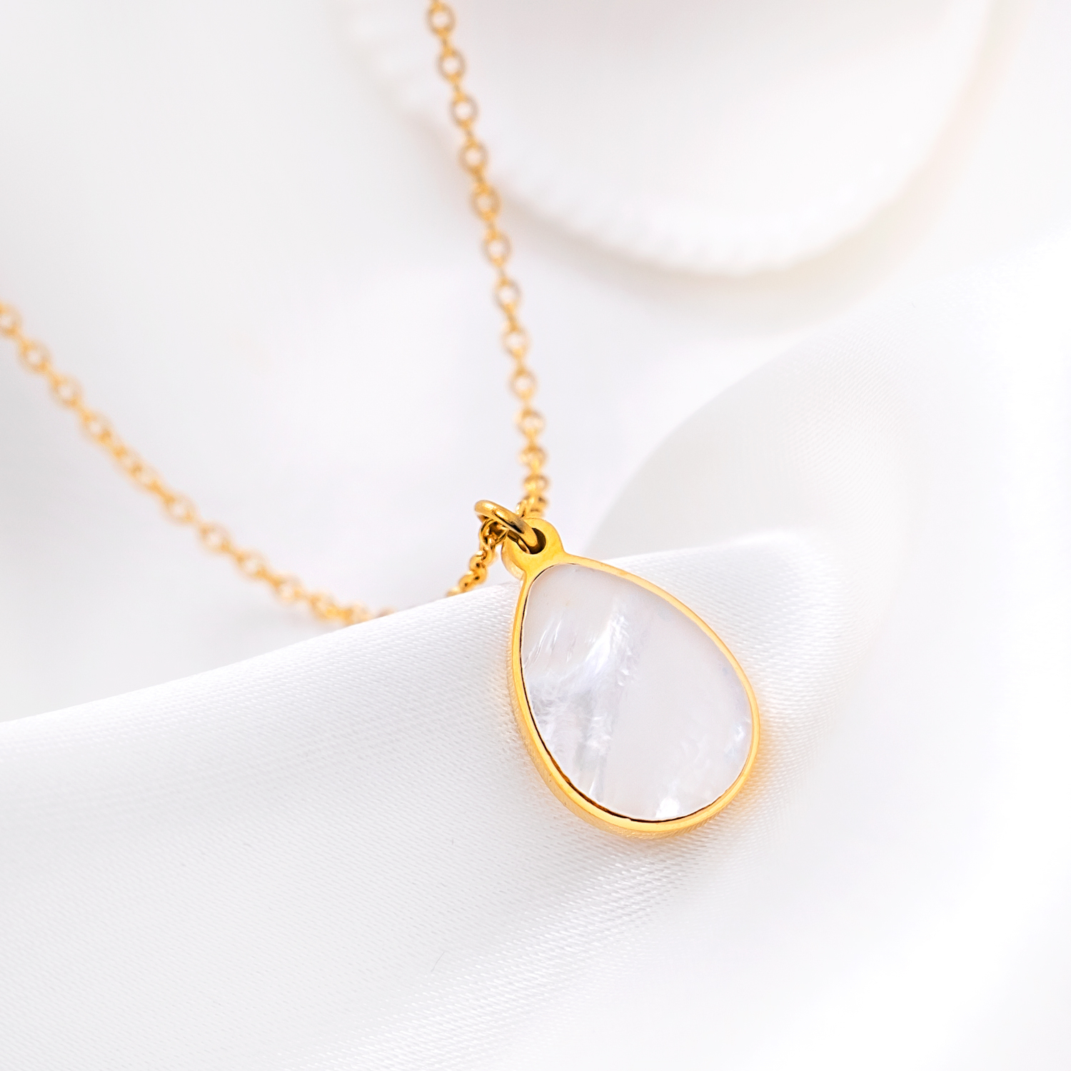 Goudkleurige parelmoer ketting