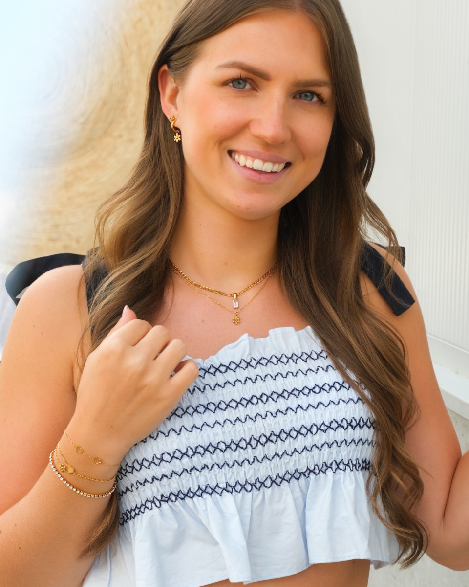 Gouden sieraden look