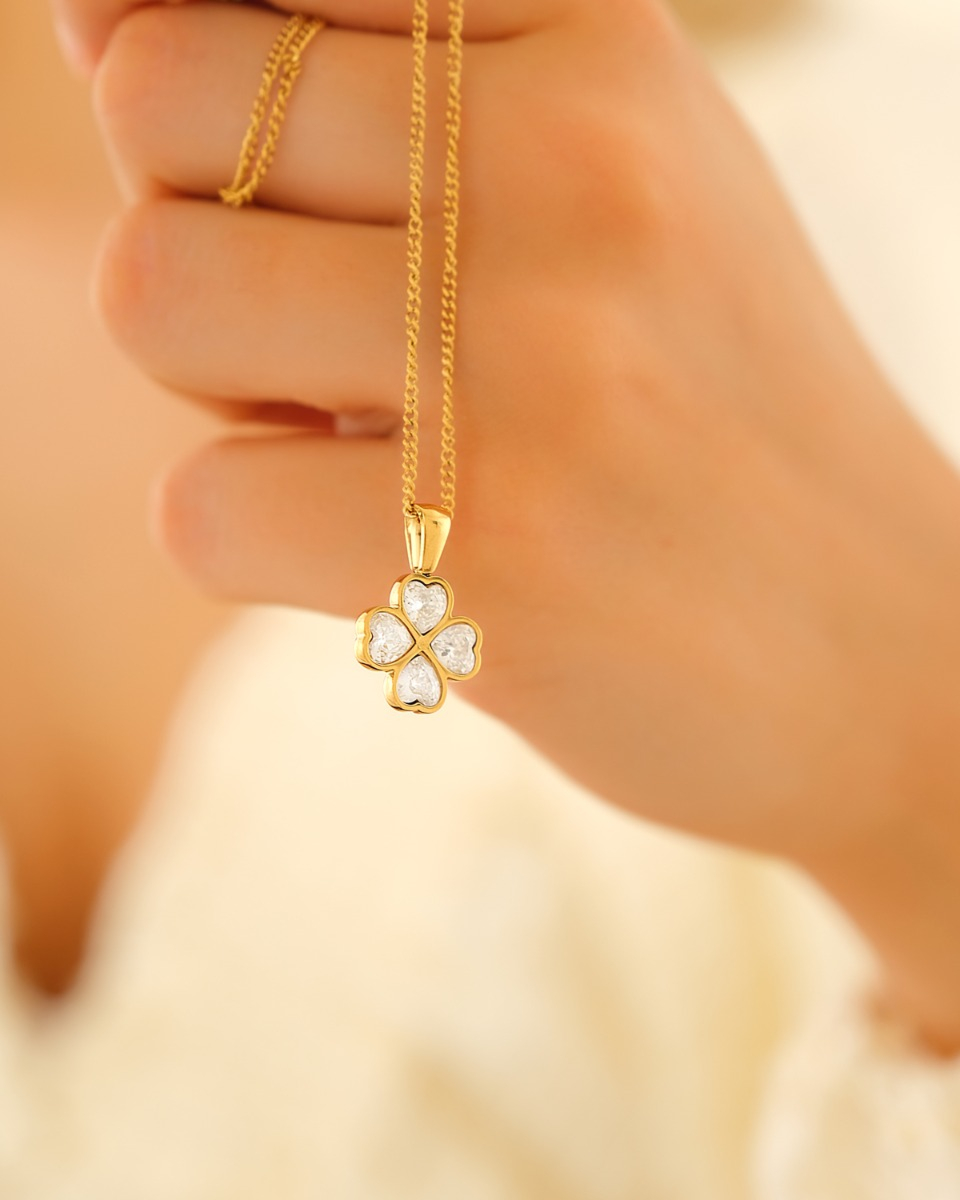 Ketting klavertje met steentjes goud