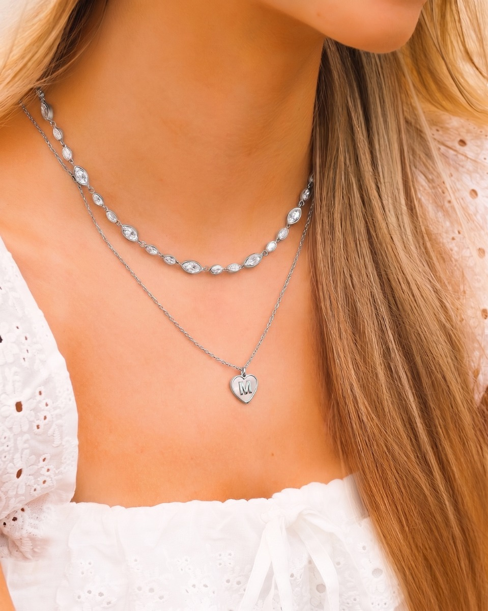 Zilveren necklaceparty met steentjes