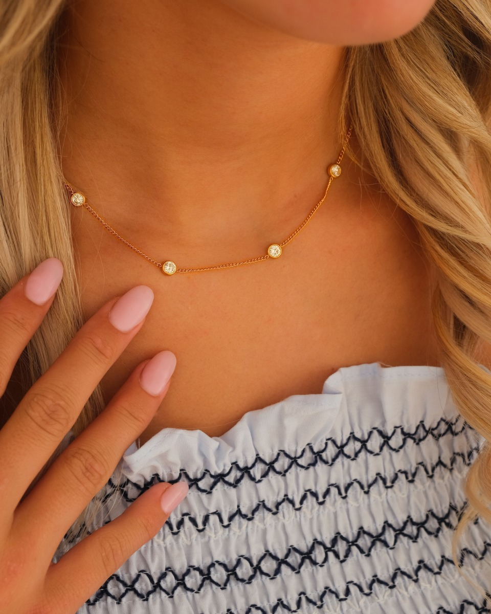 Gouden ketting met 4 steentjes