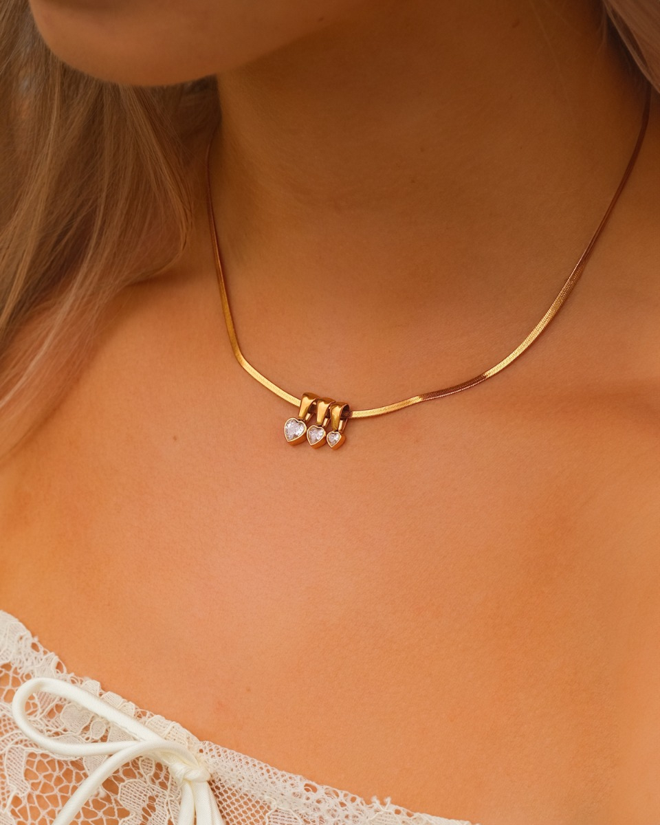 Gouden ketting met hartjes