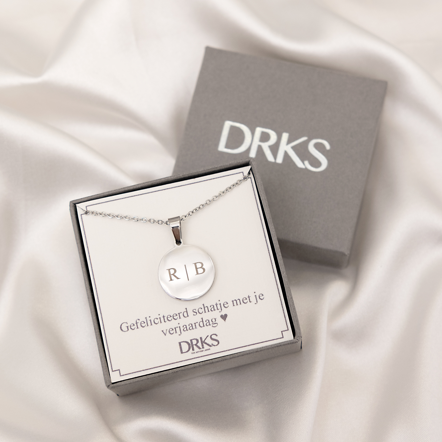 graveerbare ketting in zilver in doosje met tekst