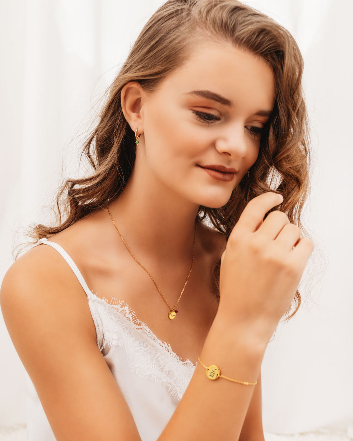 Birthstone sieraden bij model