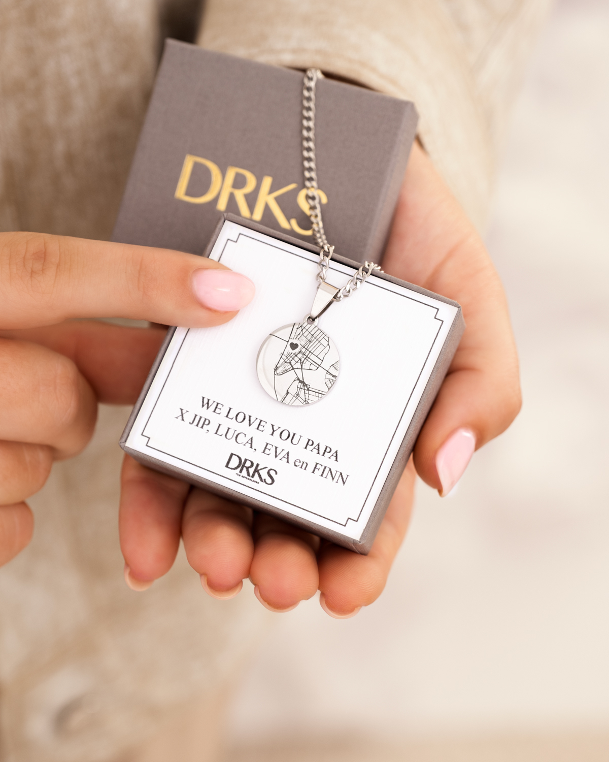 Zilveren ketting met locatie