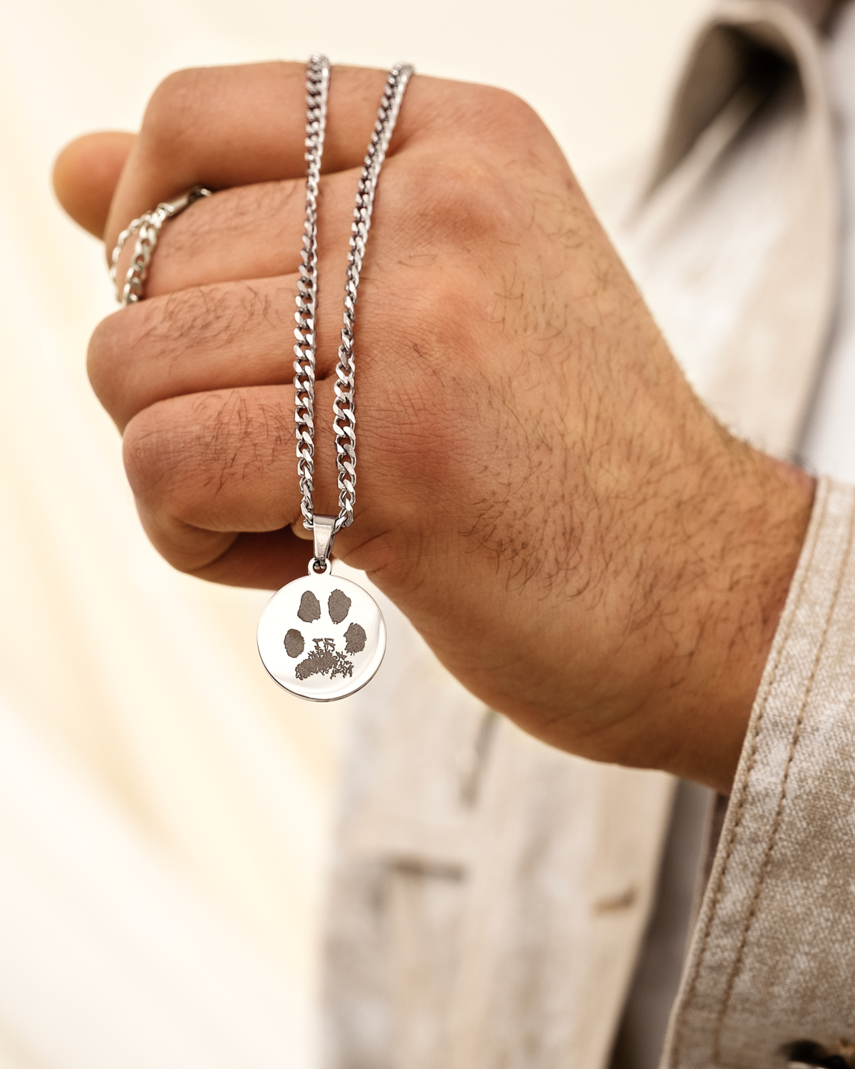 Heren ketting met hondenpoot  in de kleur zilver