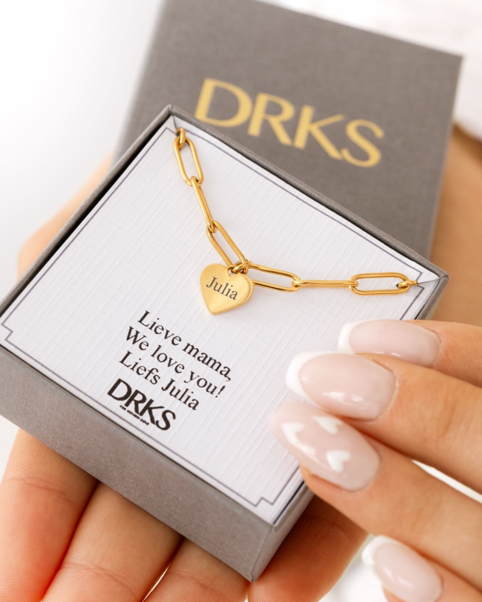 gouden ketting met hartje in sieradendoosje met persoonlijke tekst in sieradendoosje