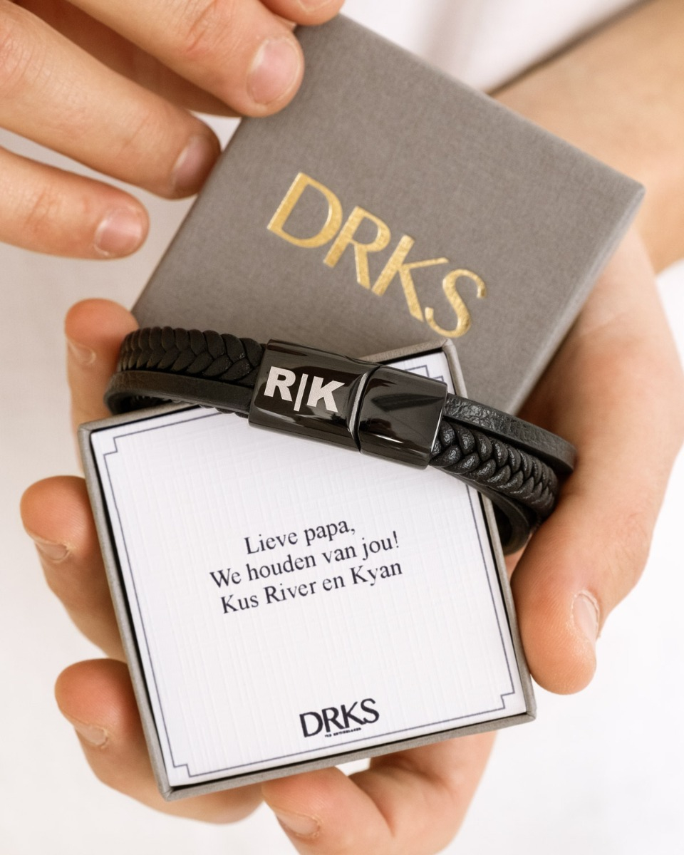 heren armband met initialen in sierdendoosje