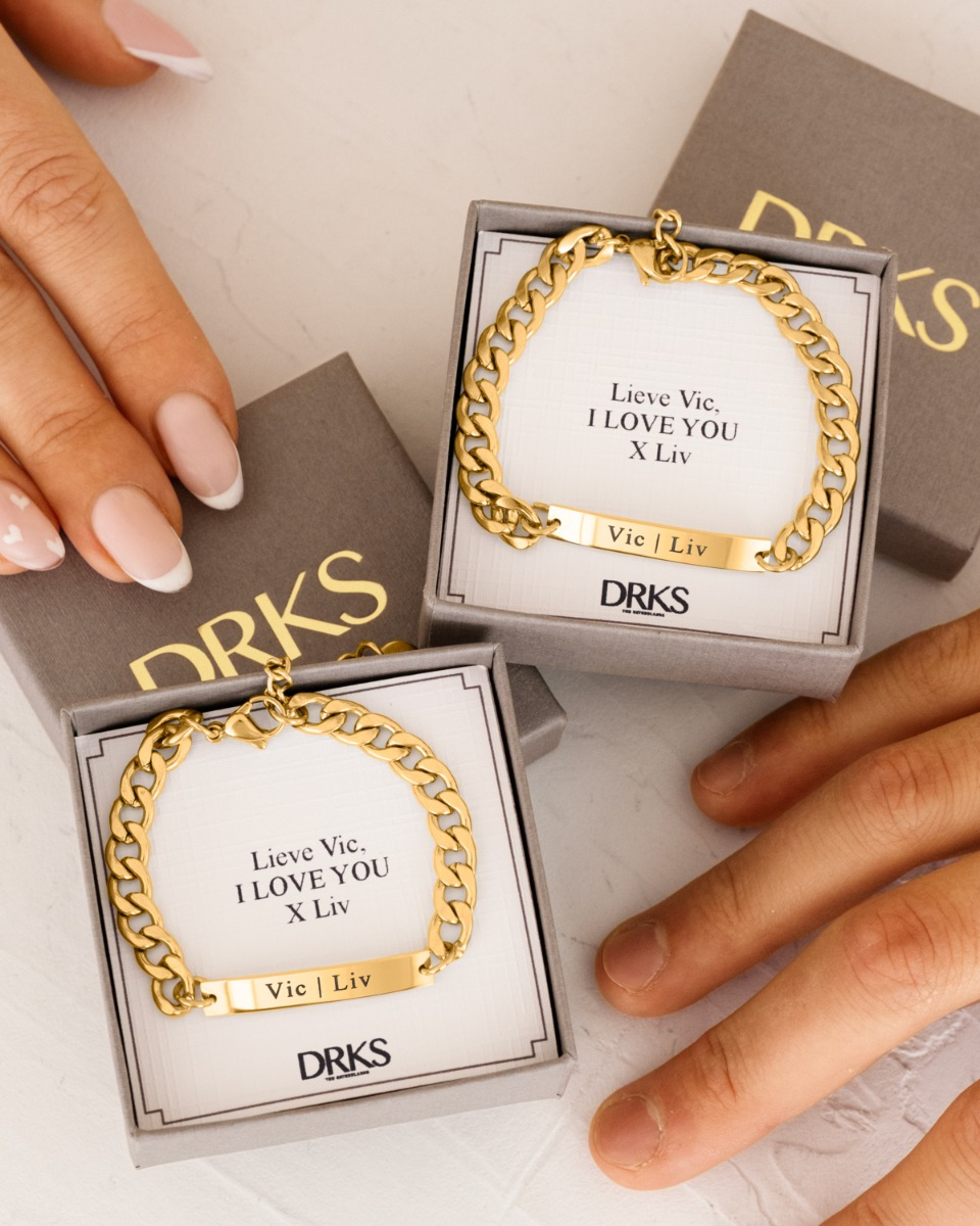 gouden armbanden met namen gegraveerd