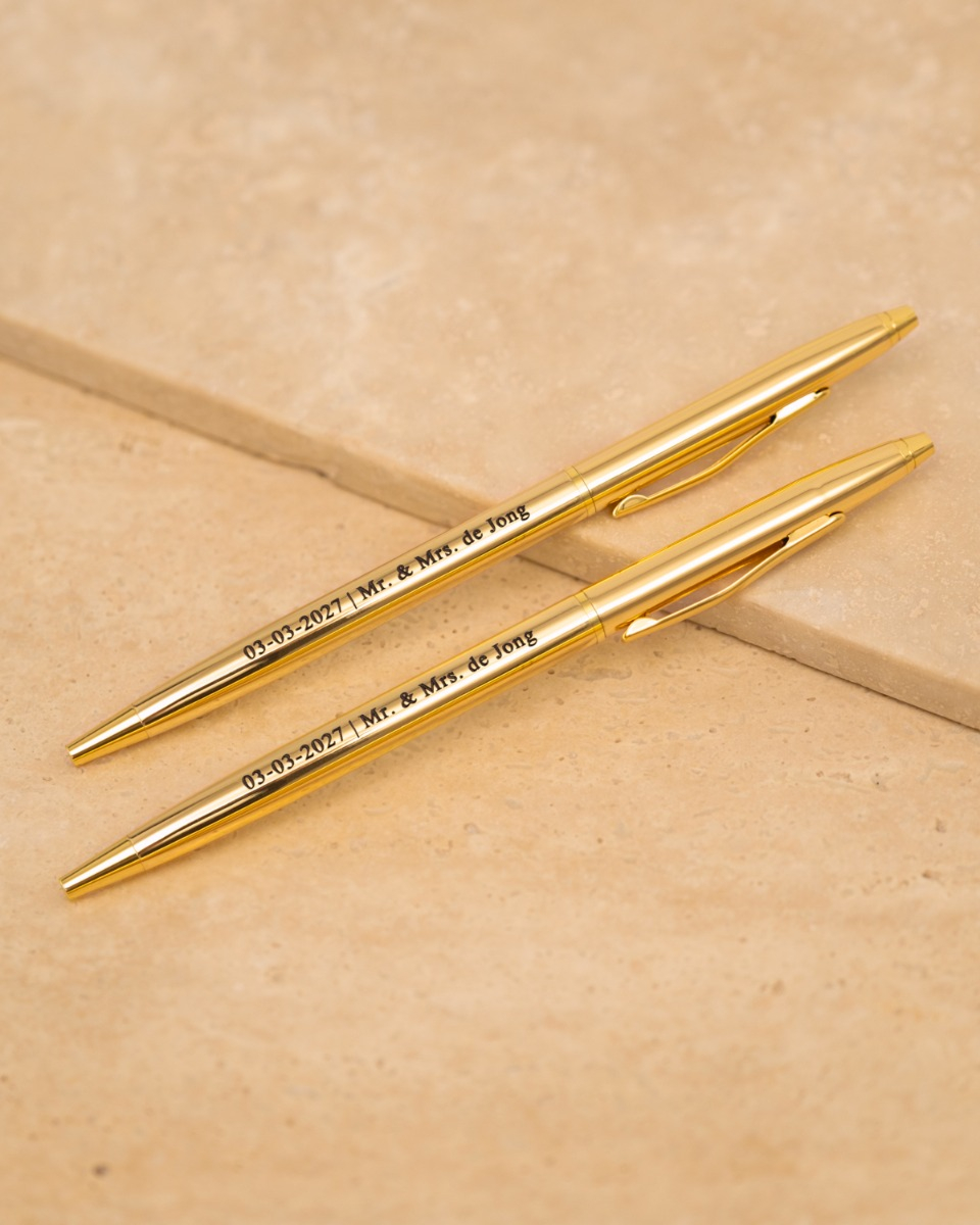 gouden set van pennen met gravering