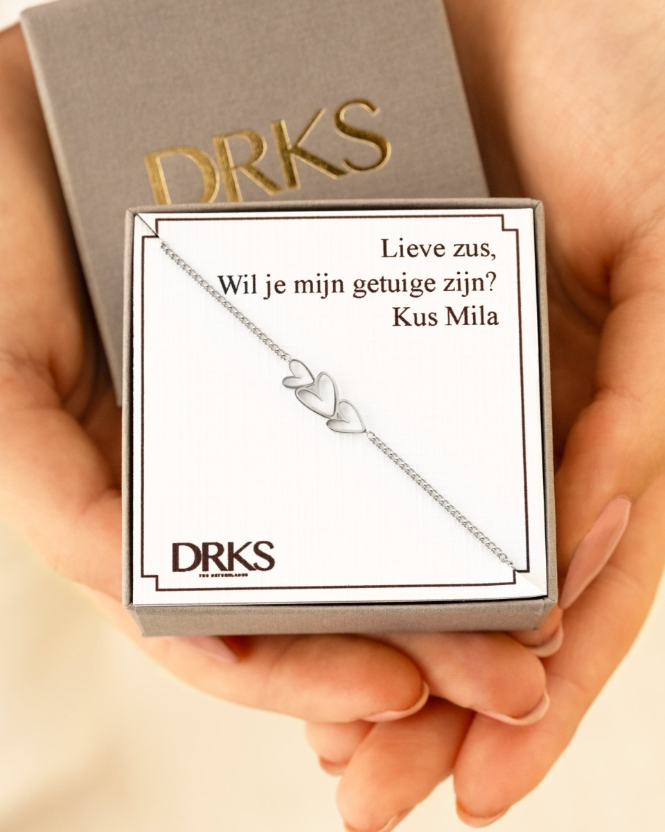zilveren hartjes armband in sieradendoosje met tekst