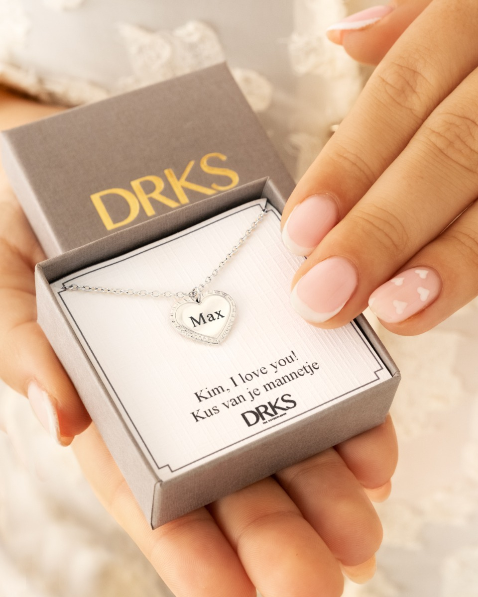 Sieradendoosje met zilveren ketting