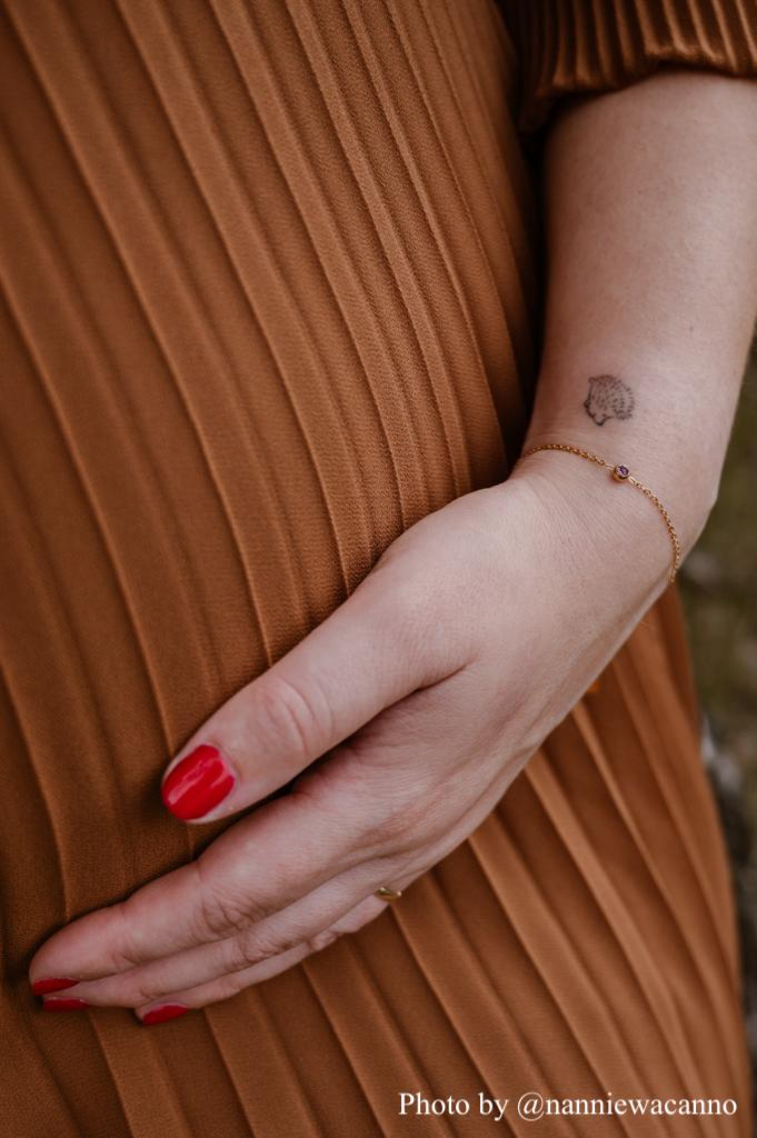 geboortesteen armband om pols