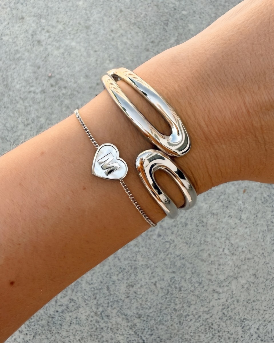 Zilveren armparty met bangle en initial armband