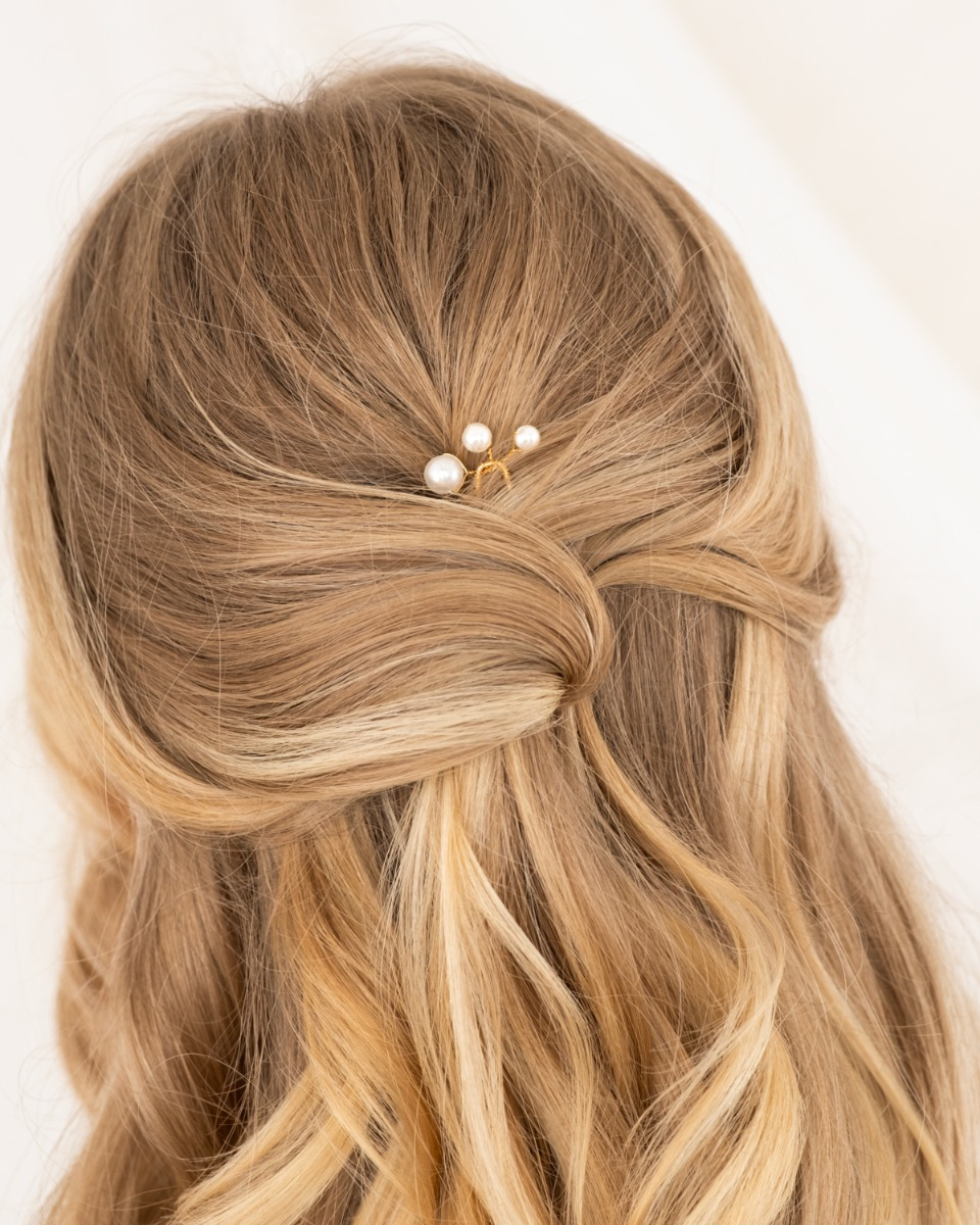 gouden haarpin met 3 pareltjes