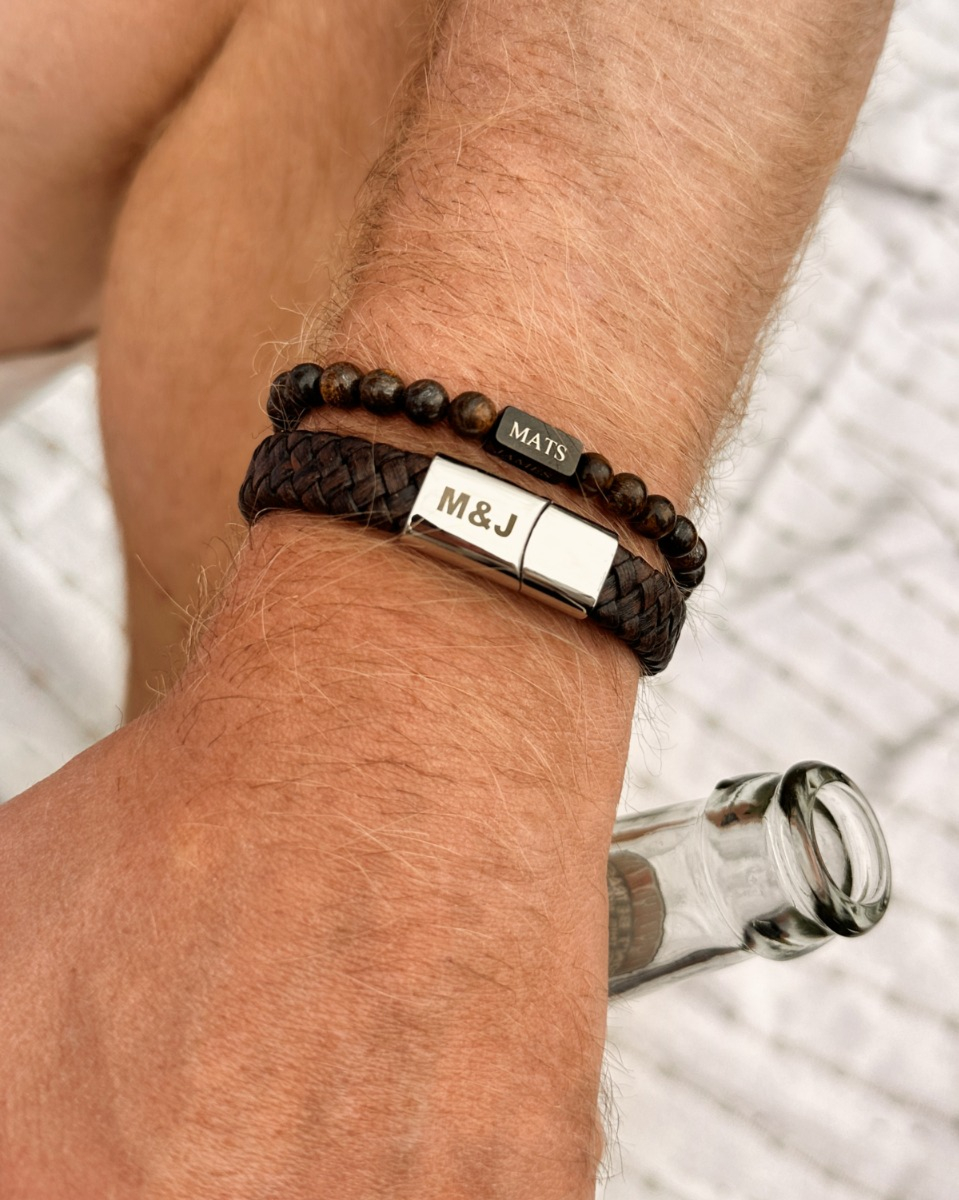 bruinen heren armbanden met gravering