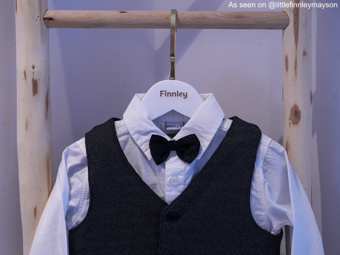 Influencer kleding hanger met een naam erop