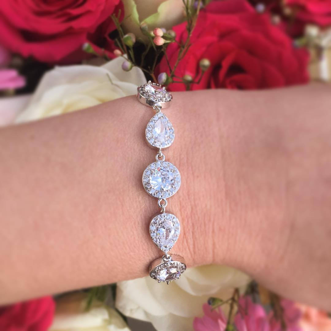 zilveren armband met kristallen rond en druppelvorm