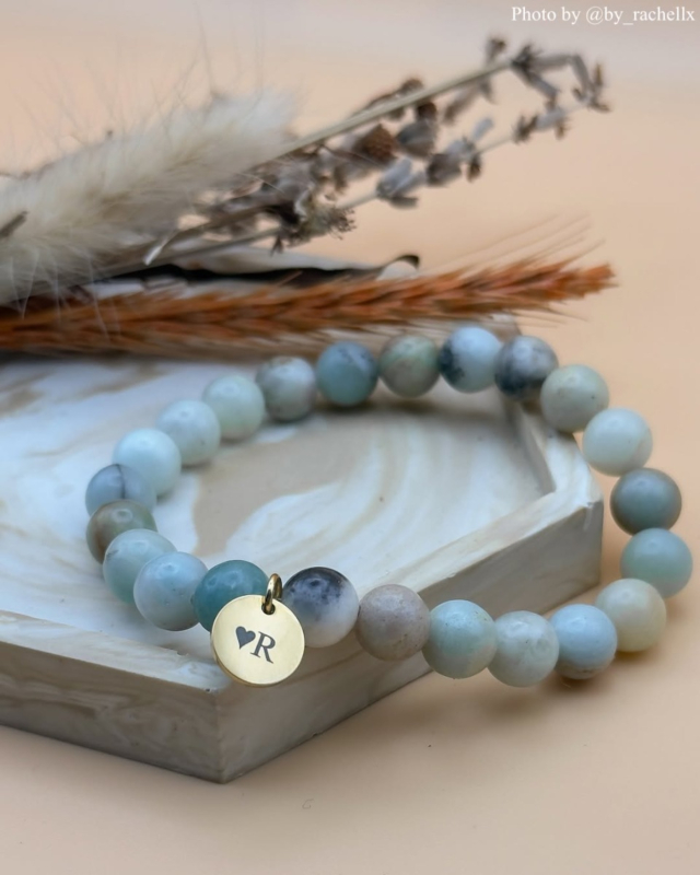 Blauwe metalen armband met initial