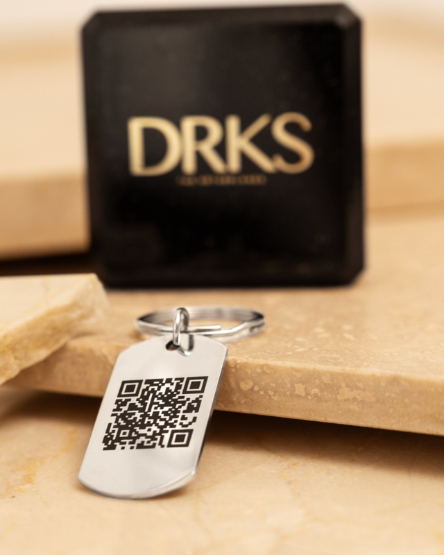 Zwarte sleutelhanger met qr code