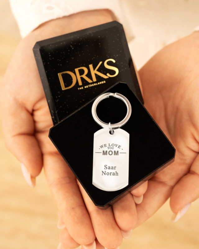 Zilveren sleutelhanger voor mama in sieradendoosje