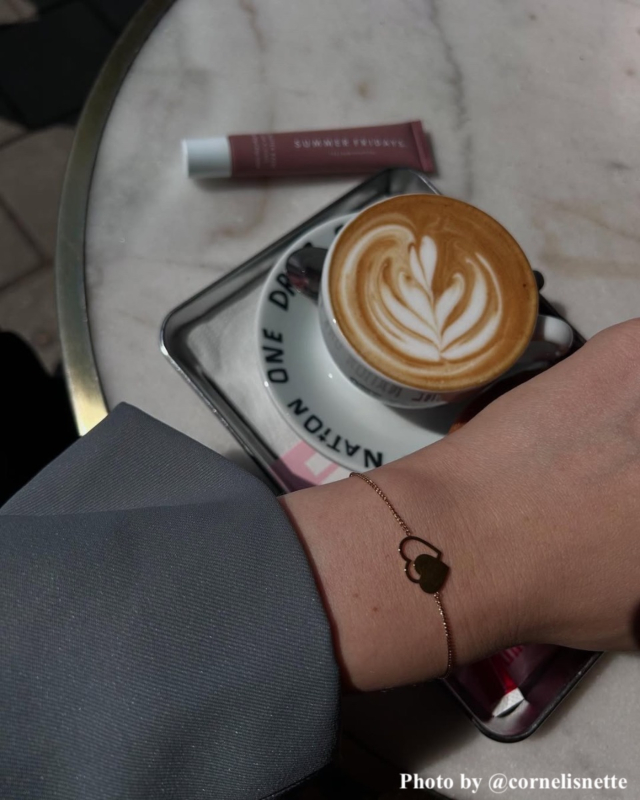 Graveerbare hartjes armband goudkleurig.