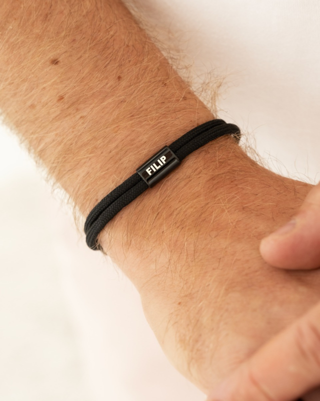 Zwarte armband om heren pols