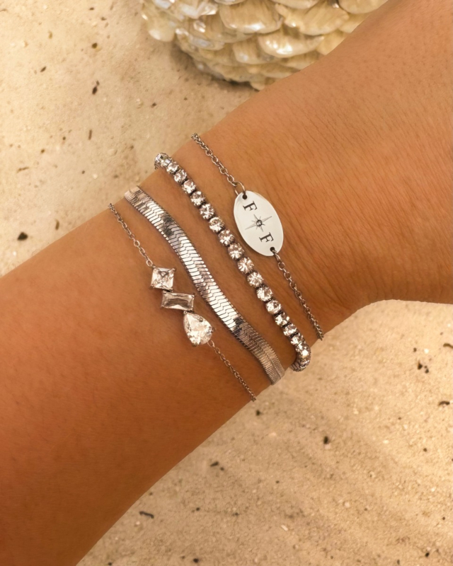 Zilveren armparty met steentjes