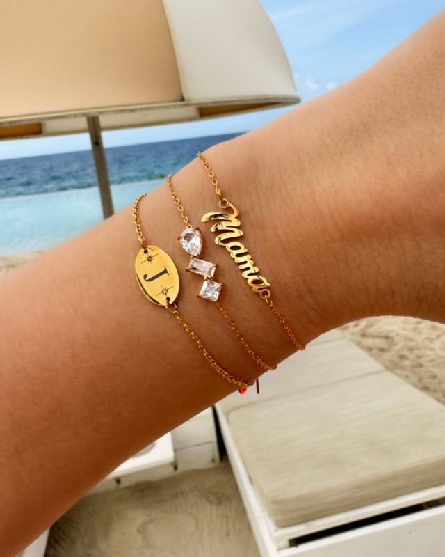 Gouden armparty op het strand