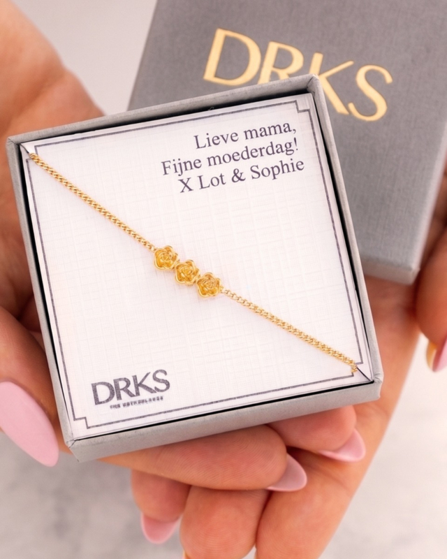 Gouden bloemetjes armband in sieradendoosje